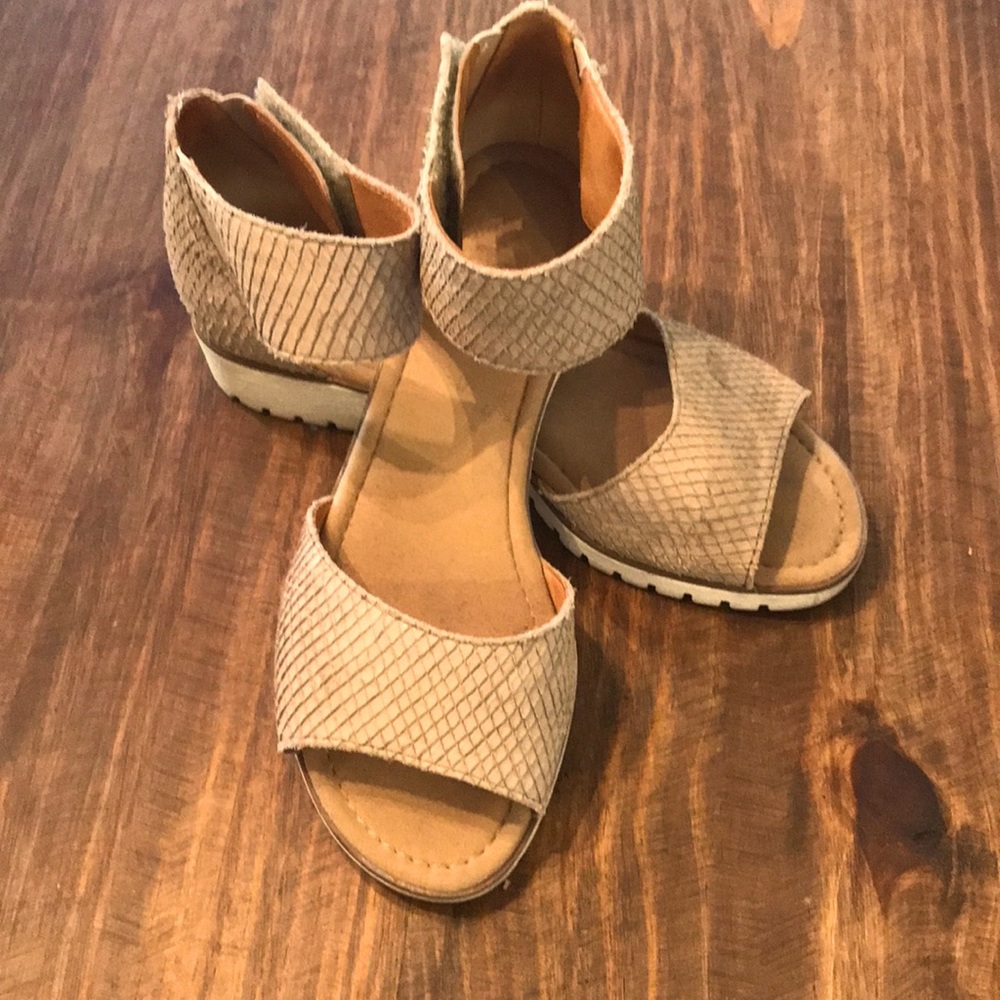 Gabor Cobra Nubuk shoes. Size US 7